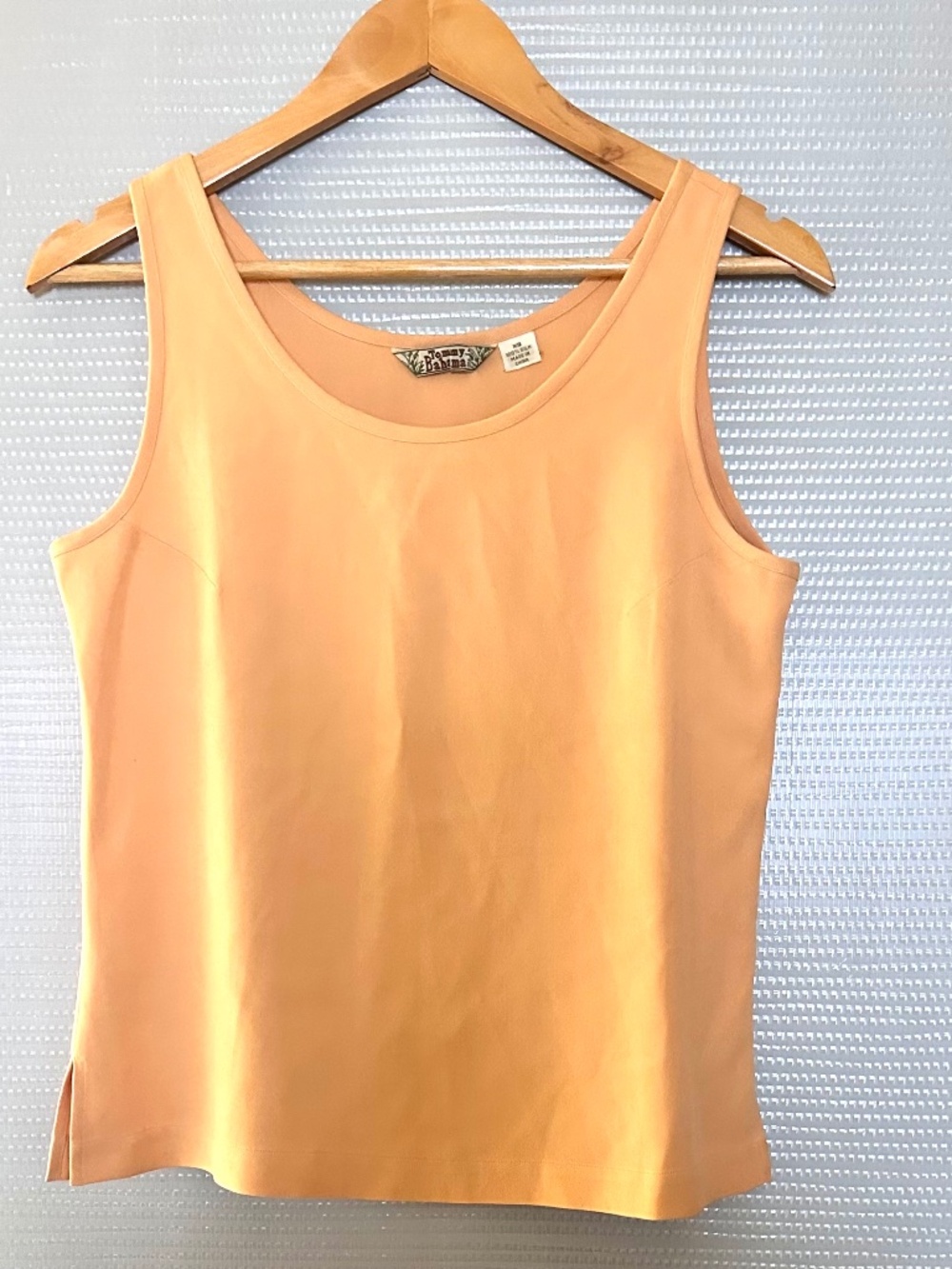 Tommy Bahama Women’s 100% Silk Tank Top Side Slits Color Peach Size XS
